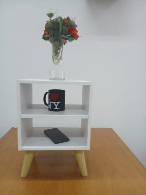Mesa de cabeceira sem gaveta