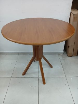 Mesa redonda pé Inglês